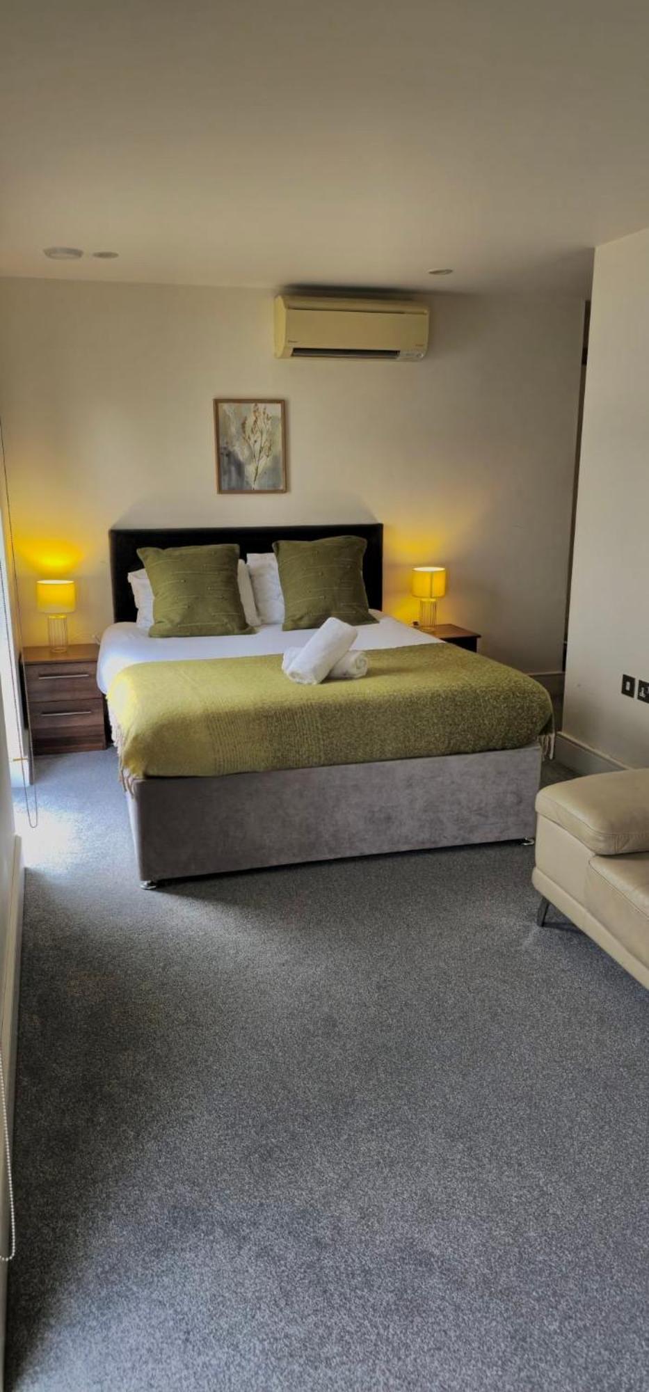 Spacious 3-Bed 3-Bath Luxury Apartment With Balcony Hyde Park Londen Buitenkant foto